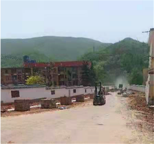 洛陽俊龍建材為新安縣鐵門鎮(zhèn)供應透水磚產(chǎn)品，正在施工中... ...